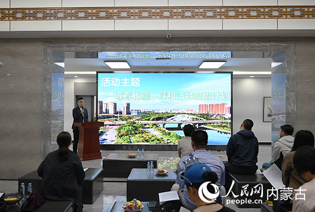 ��һ���ں��ͺ����н��Ƴ�100�������û