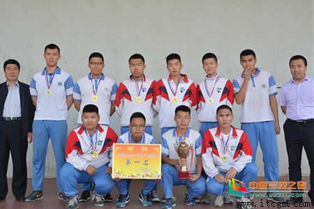 内蒙古师范大学附属中学举行“阳光体育活动”足球赛、篮球赛颁奖仪式